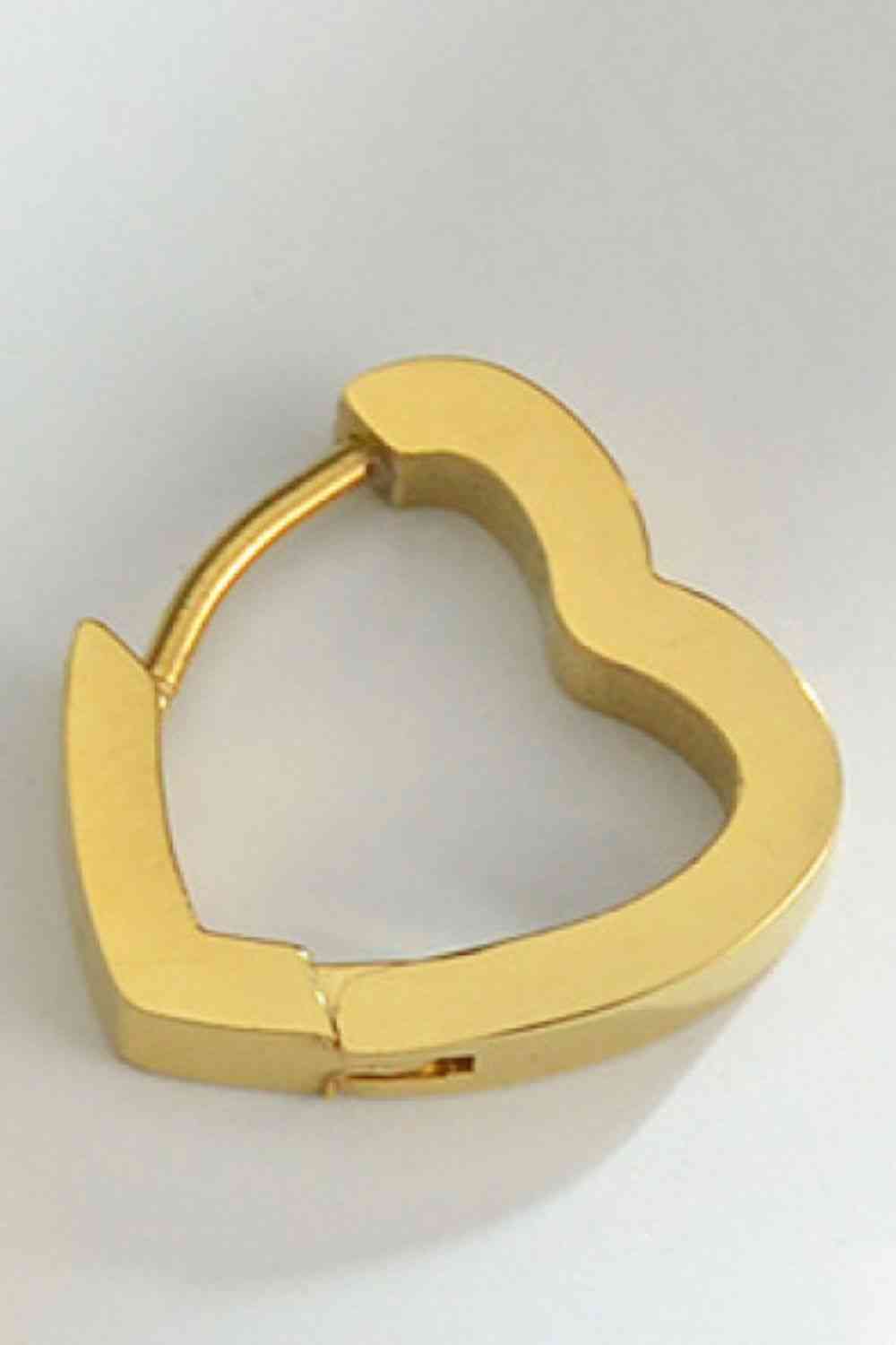 Heart shape huggies earrings in Gold. Stainless steel 